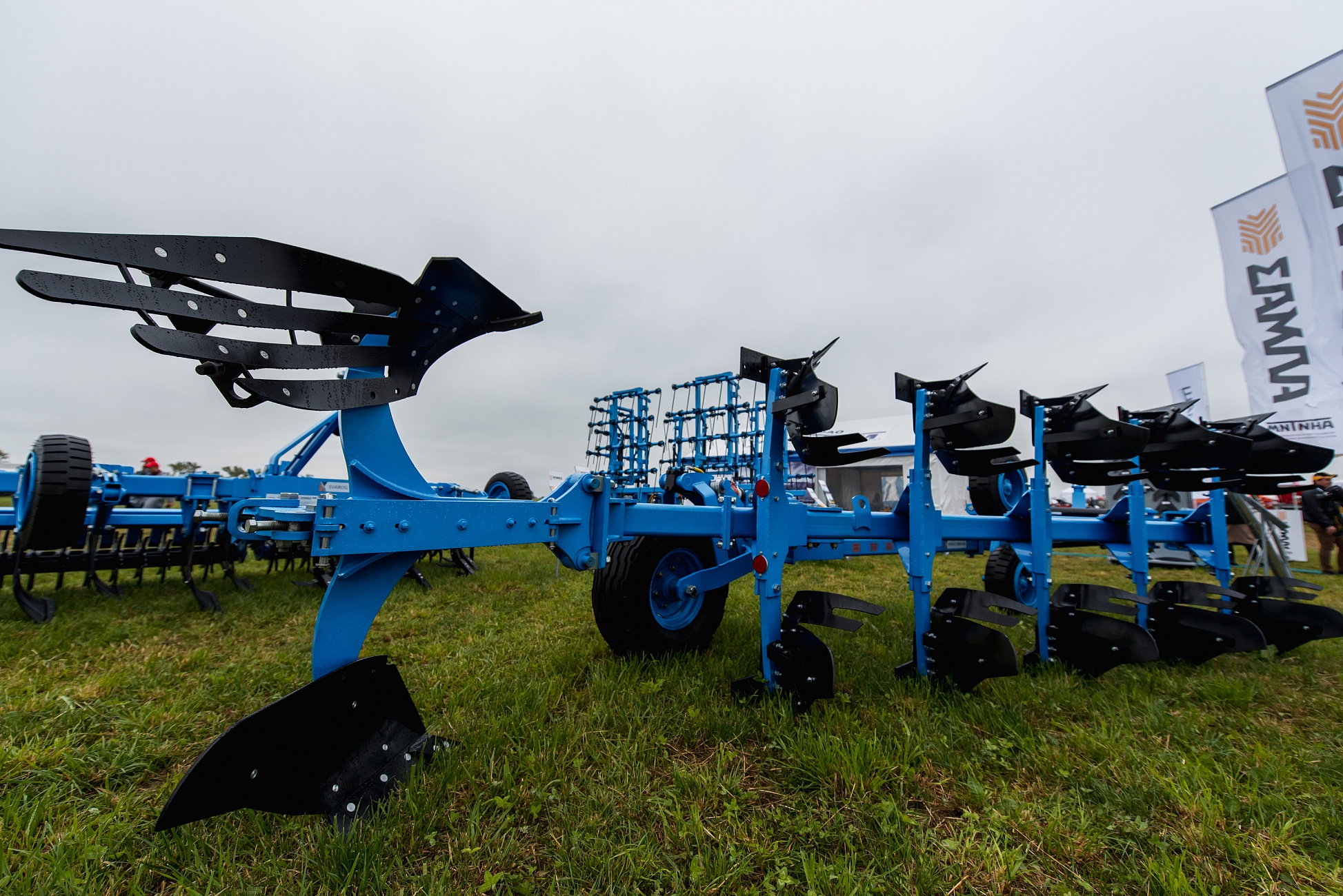 Плуг оборотный 4+1 алмаз. Плуг оборотный навесной peresvet пон-4+1. Плуг оборотный peresvet ппо-8-35. 00. Плуг оборотный навесной peresvet пон-6.